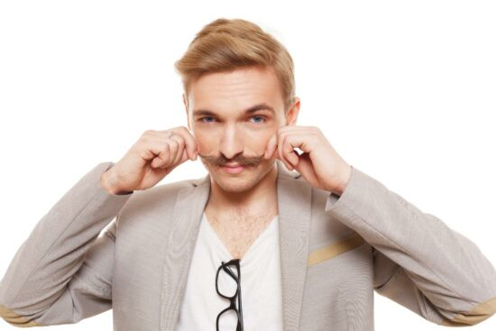 Styles de moustache cool et coiffage